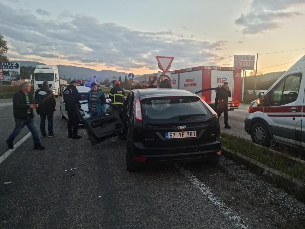 Bakacakkadı-Zonguldak kara yolunda trafik kazası: 3 yaralı