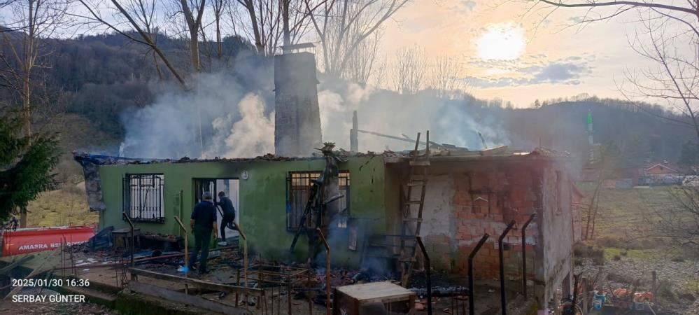  Bartın'da 2 katlı binada çıkan yangın korkuttu