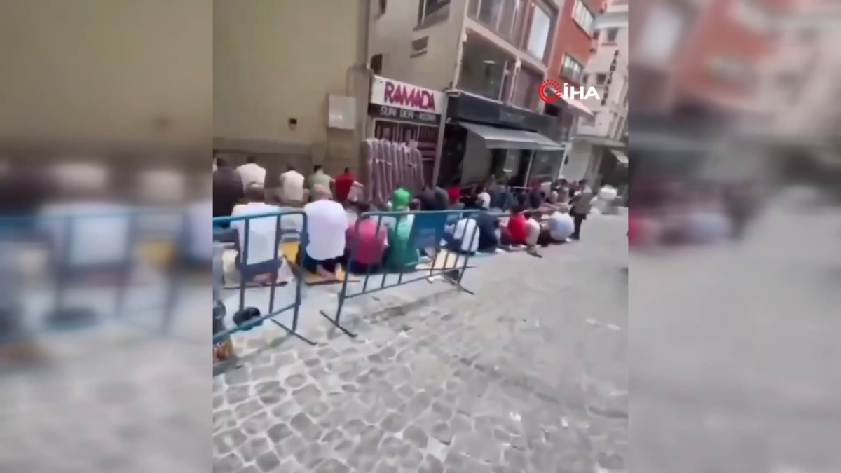 Fatih’te cuma namazı kılan vatandaşları küfürlü sözler söyleyerek videoya çekmişti: 20 bin lira adli para cezası