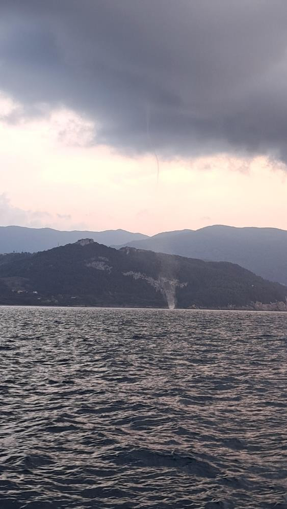 Karadeniz'de oluşan hortumlar kamerada