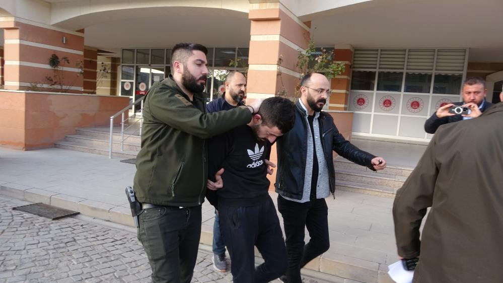 Komşusunu öldürüp 3 kişiyi de yaralayan sanık: “Olay yaşandığı sırada uyuşturucu etkisi altındayım, pişmanım