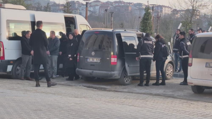 Sahte rapor operasyonunda gözaltına alınan 17 kişi adliyeye çıkarıldı