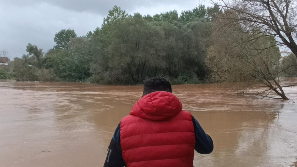 Şiddetli sağanağın ardından Bartın Irmağı çamura döndü