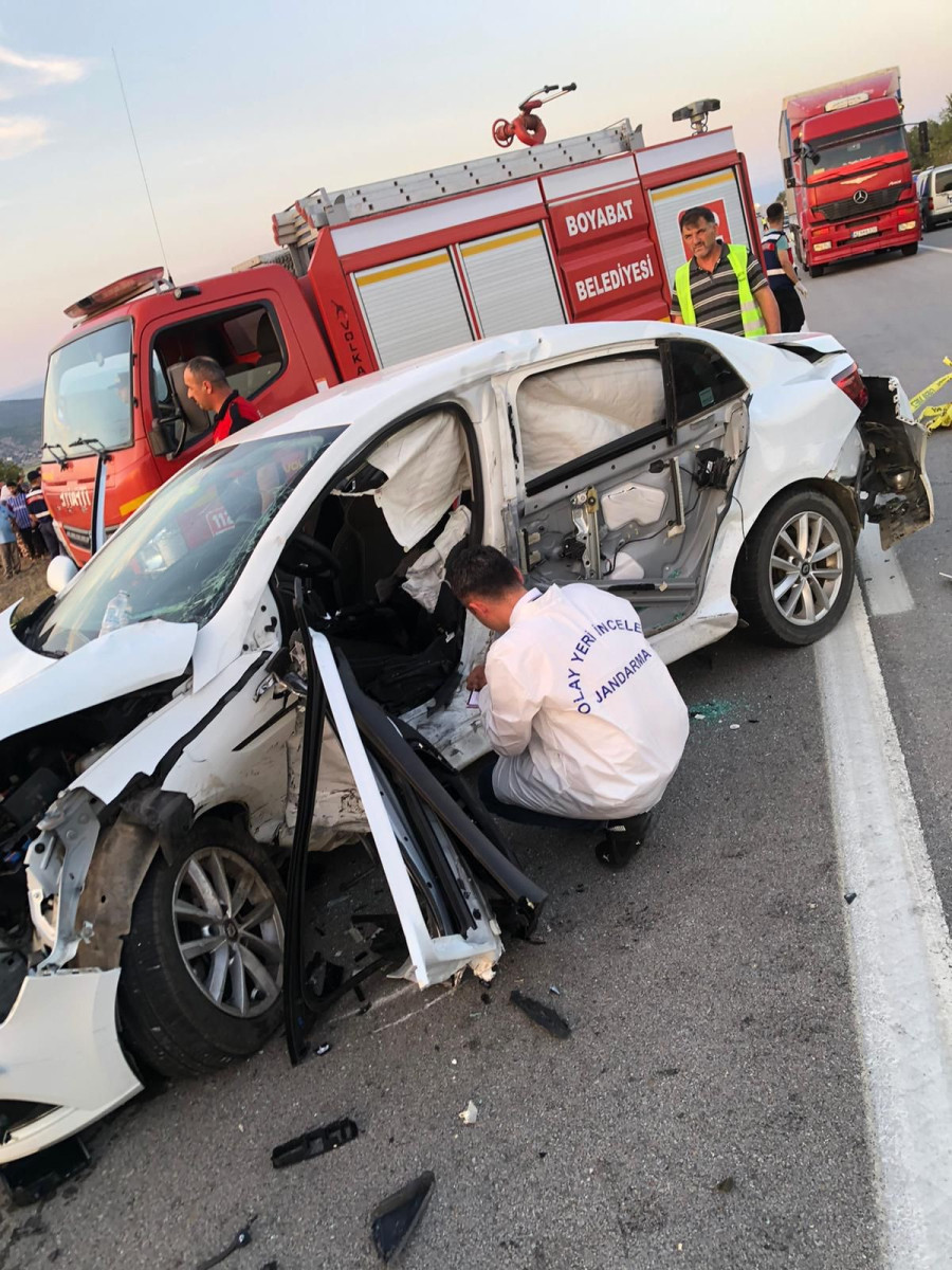 Sinop'ta iki otomobil kafa kafaya çarpıştı: 3 ölü, 4 yaralı